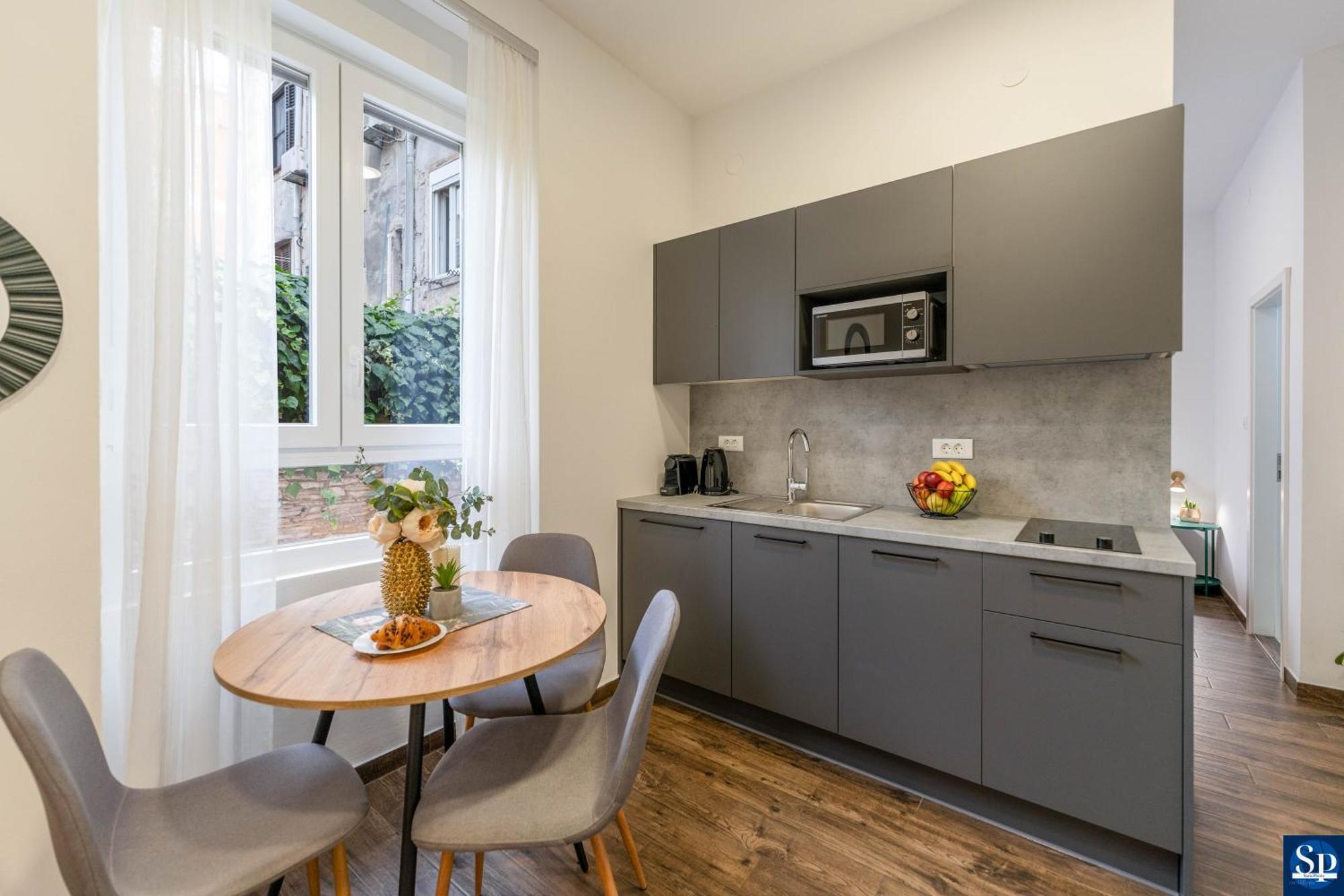Colosseum Garden Studio Apartments 普拉 外观 照片