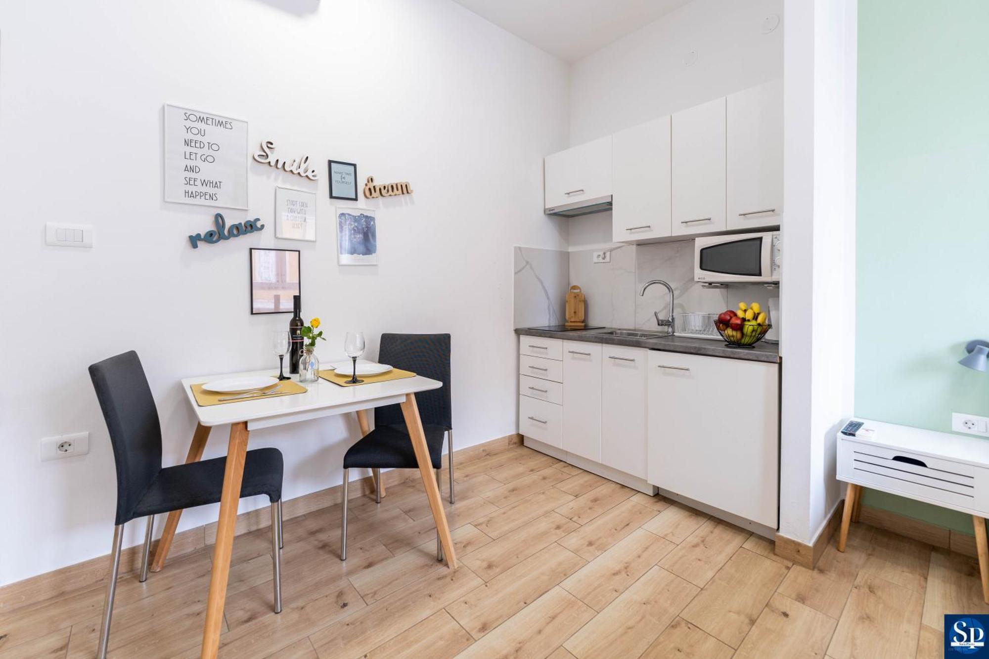 Colosseum Garden Studio Apartments 普拉 外观 照片