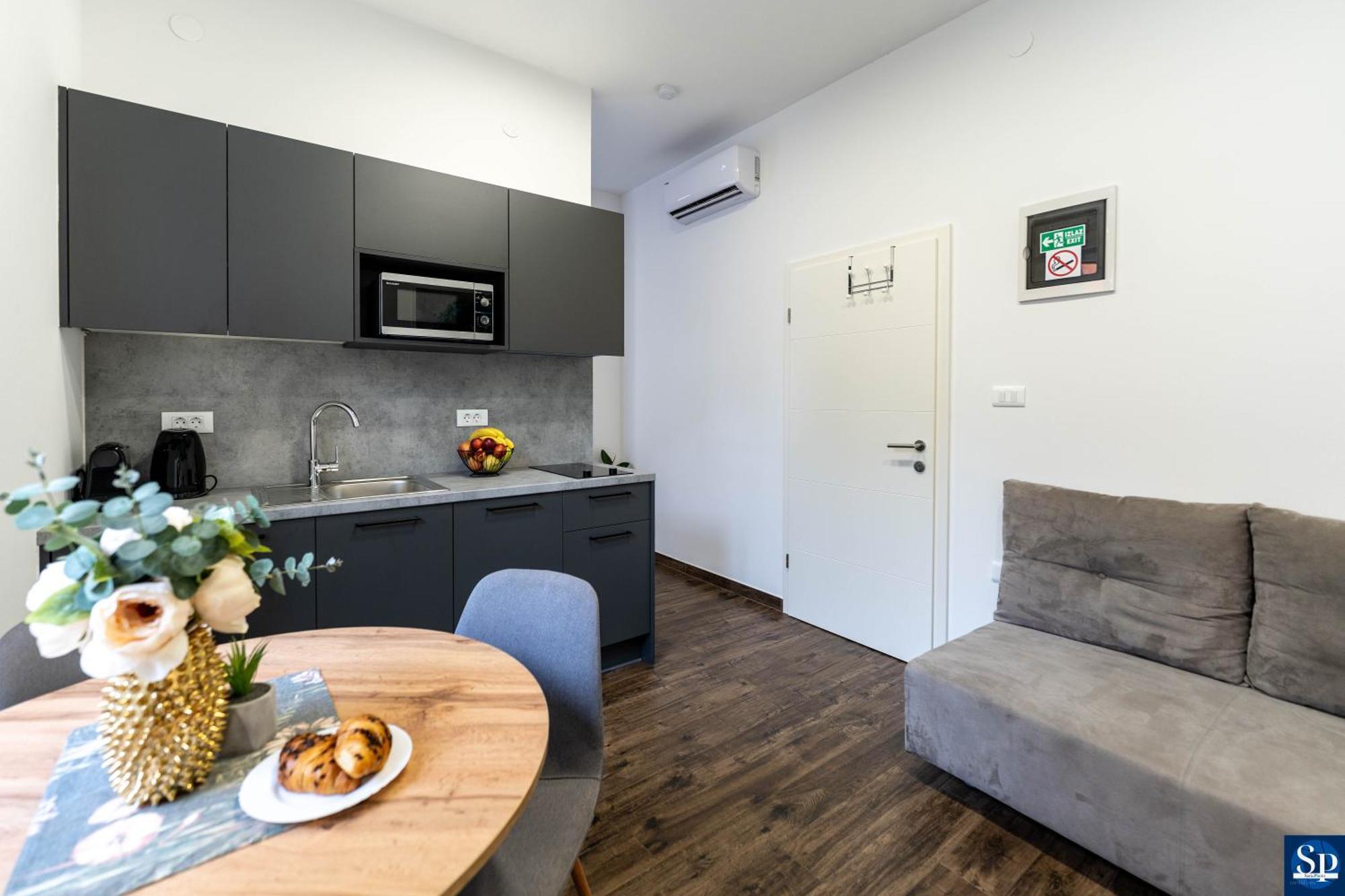 Colosseum Garden Studio Apartments 普拉 外观 照片