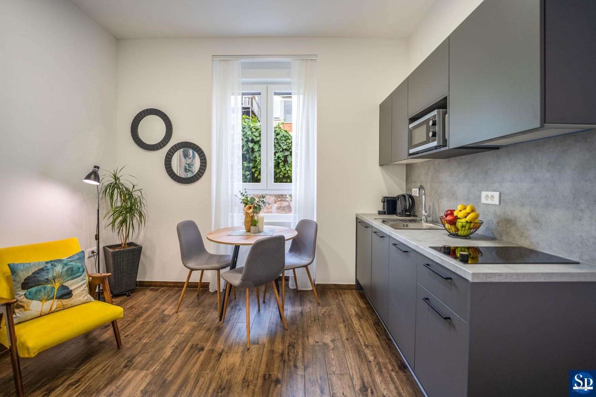Colosseum Garden Studio Apartments 普拉 外观 照片